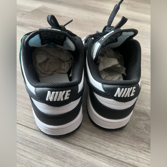 Women’s Nike dunk low retro panda - Picture 3 of 8